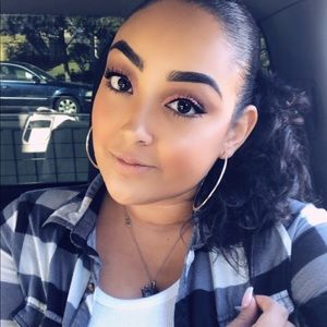 Meet your Posher, Isela